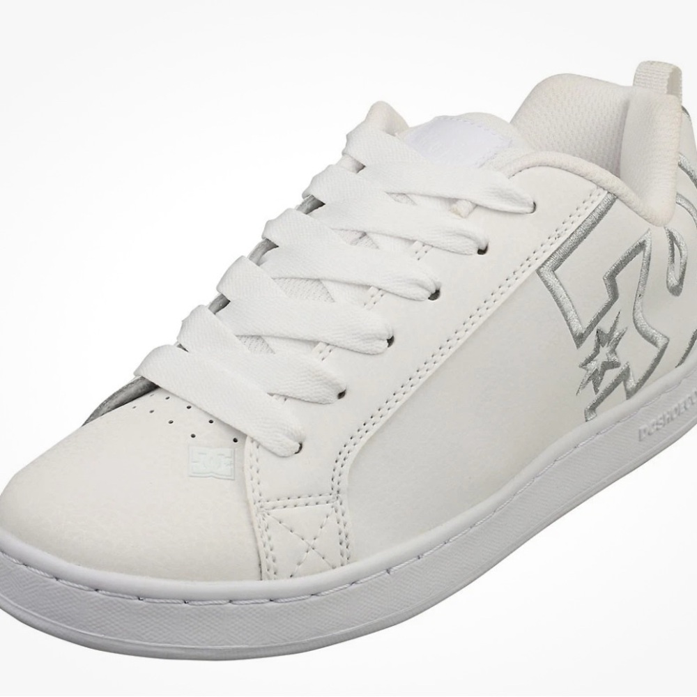 DC Shoes Court Graffik Skate Sneakers in White Silver